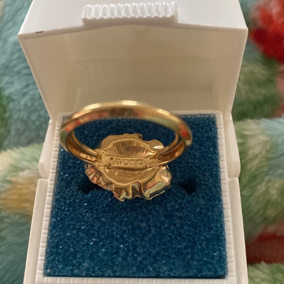 Avon gold adjustable ring. Flower with diamond accent - Picture 4 of 5